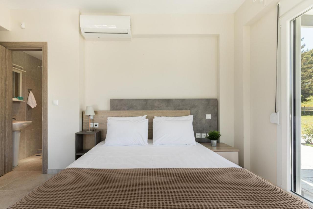 V Luxury Apartments Posidi Exterior photo